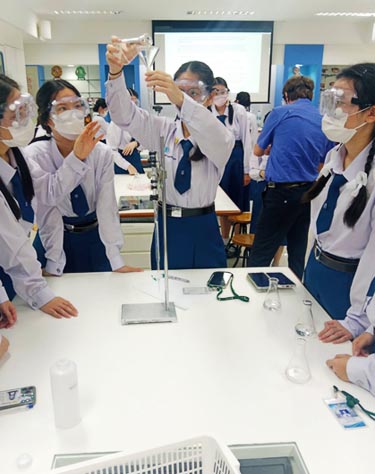 Science teaching job placement through TEFL in Bangkok with Essential TEFL